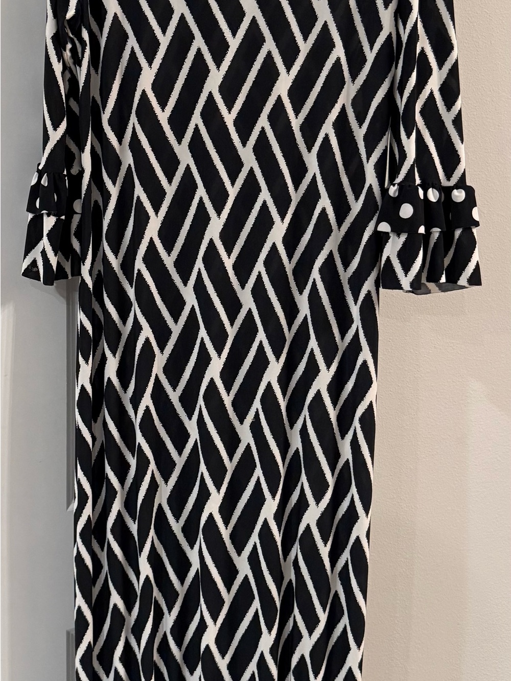 Black & White Geometric Long Sleeve Dress